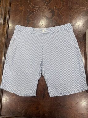 Ralph Lauren Golf Blue & White Seersucker Flat Front Shorts, men’s size 34